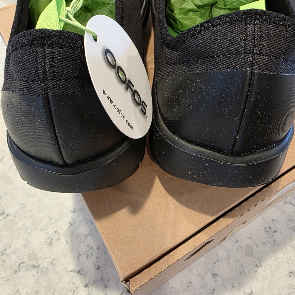 Oofos Men's OOmg eeZee Low Shoe -Recovery Black Size 11 NIB - Picture 4 of 13